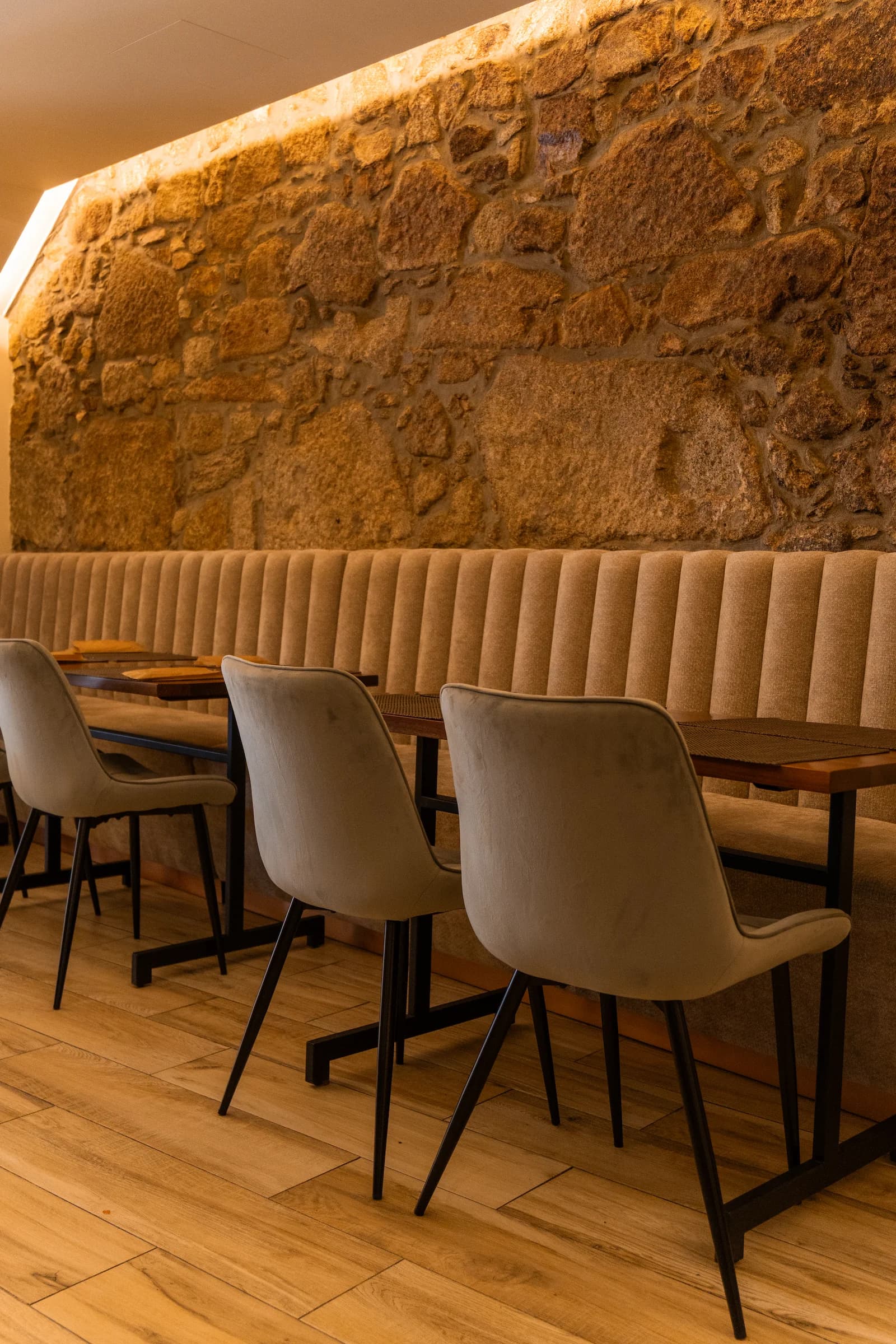 Interior da Nonna Piazza, pizzaria no Porto