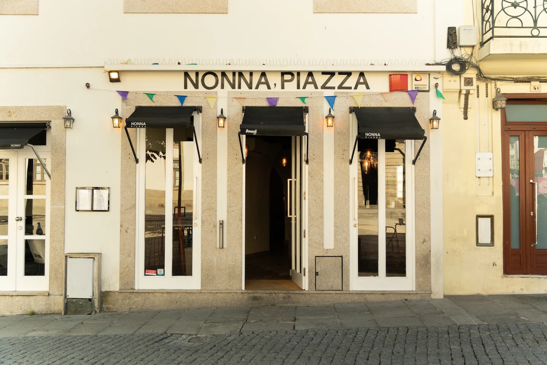 Fachada da Nonna Piazza no Porto